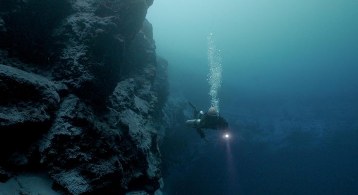 diving darkness grotta