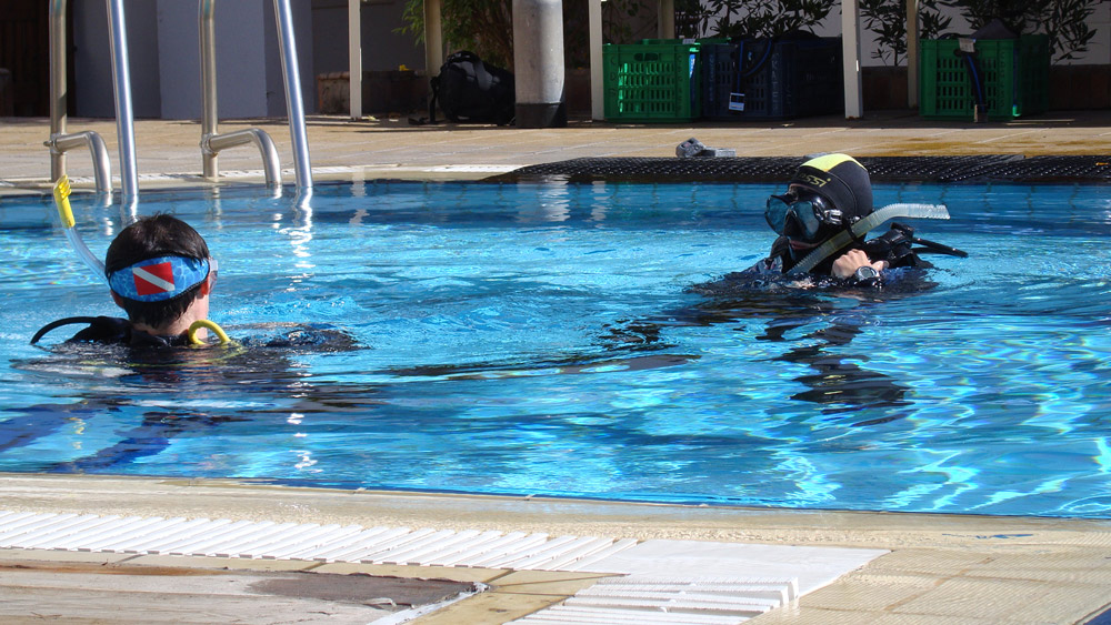 istruttore subacqueo piscina corso sub