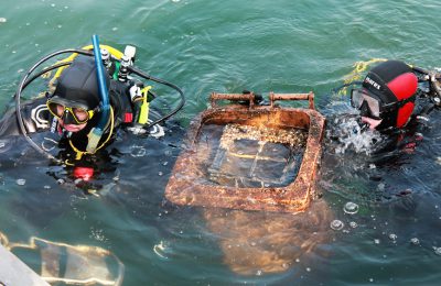 subacquei recuperano rifiuti lago lugano blu pulito